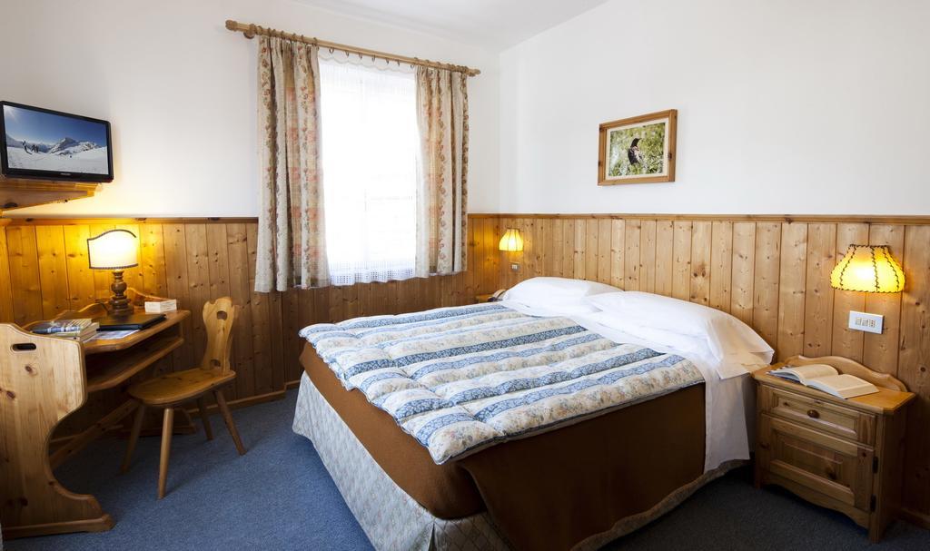 Hotel Bellaria - Cortina D'Ampezzo Ruang foto
