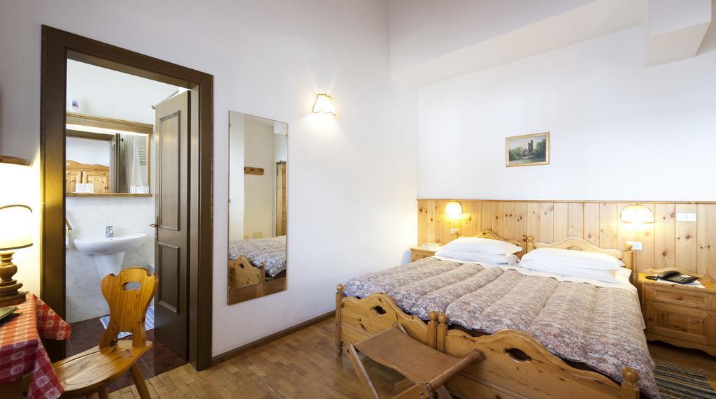 Hotel Bellaria - Cortina D'Ampezzo Ruang foto