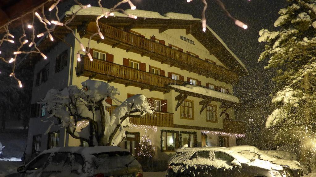 Hotel Bellaria - Cortina D'Ampezzo Bagian luar foto