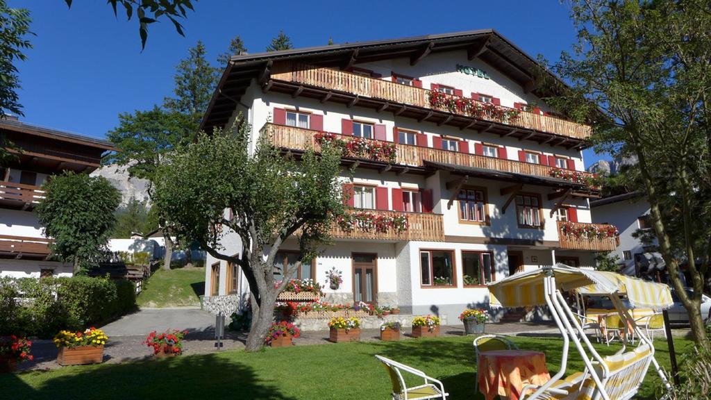 Hotel Bellaria - Cortina D'Ampezzo Bagian luar foto