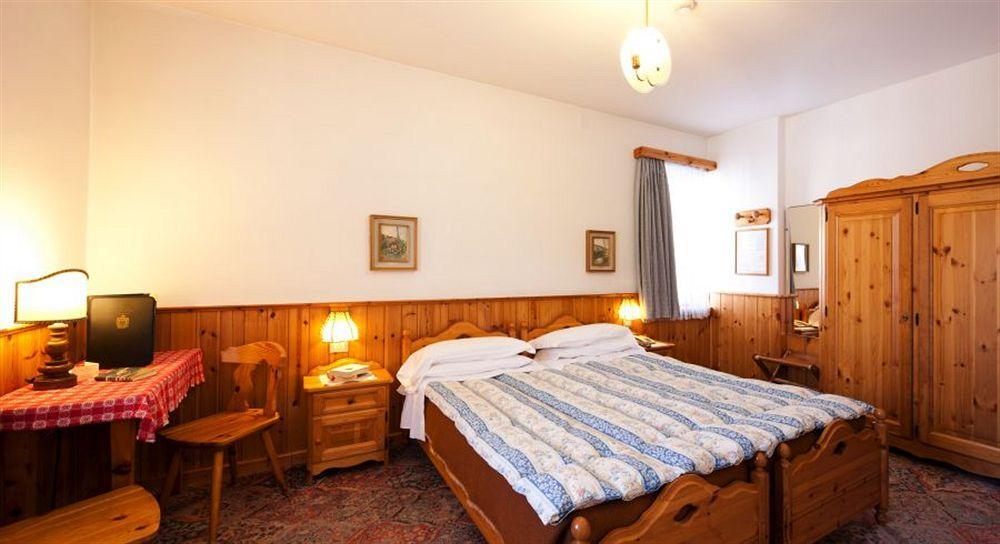 Hotel Bellaria - Cortina D'Ampezzo Bagian luar foto